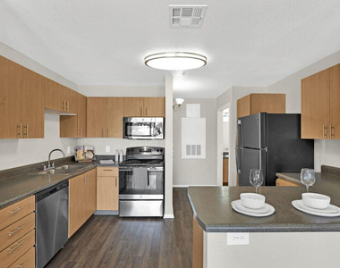 5611 S 32nd Street - Photo Thumbnail 6