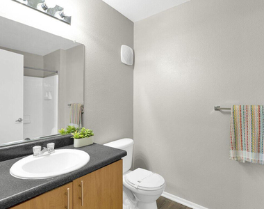 5611 S 32nd Street - Photo Thumbnail 10