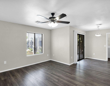 5611 S 32nd Street - Photo Thumbnail 2