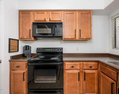 15095 N Thompson Peak Parkway - Photo Thumbnail 11