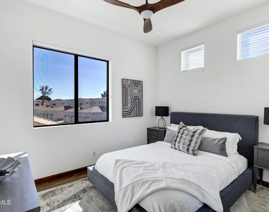 8270 N Hayden Road - Photo Thumbnail 21
