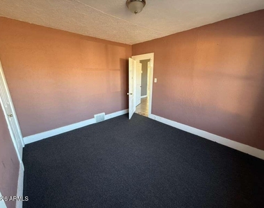 1165 E 10th Street - Photo Thumbnail 11