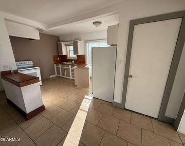 1165 E 10th Street - Photo Thumbnail 4