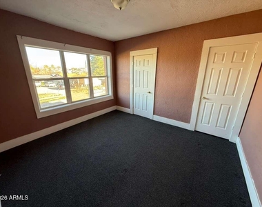 1165 E 10th Street - Photo Thumbnail 10