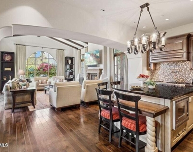 4949 E Lincoln Drive - Photo Thumbnail 12