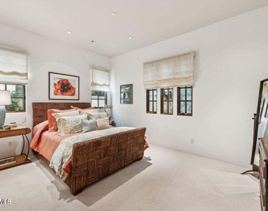 4949 E Lincoln Drive - Photo Thumbnail 16