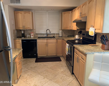 5132 N 31st Way - Photo Thumbnail 2