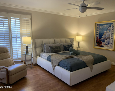 5132 N 31st Way - Photo Thumbnail 3