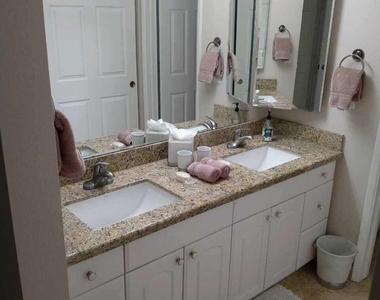 5132 N 31st Way - Photo Thumbnail 7