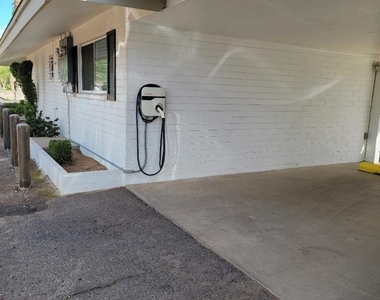 4242 N 31st Place - Photo Thumbnail 18
