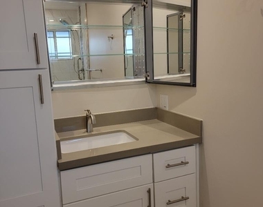 4242 N 31st Place - Photo Thumbnail 12