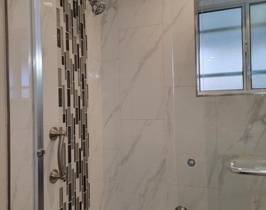 4242 N 31st Place - Photo Thumbnail 8