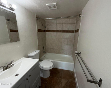 17 E Ruth Avenue - Photo Thumbnail 7