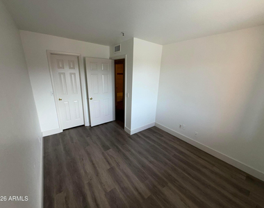 17 E Ruth Avenue - Photo Thumbnail 8