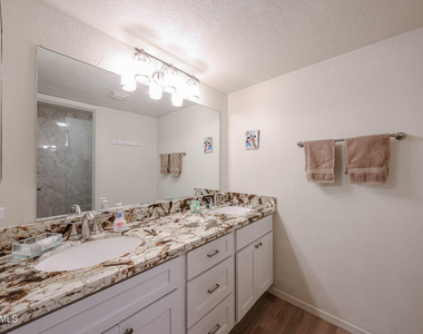 9430 E Mission Lane - Photo Thumbnail 15