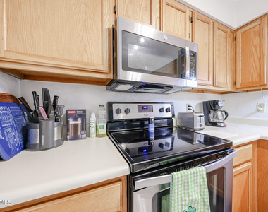 9430 E Mission Lane - Photo Thumbnail 6