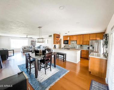 8325 E Heatherbrae Avenue - Photo Thumbnail 4