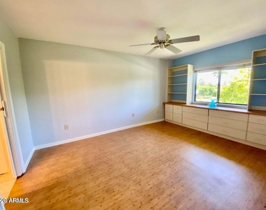 10330 W Thunderbird Boulevard - Photo Thumbnail 9