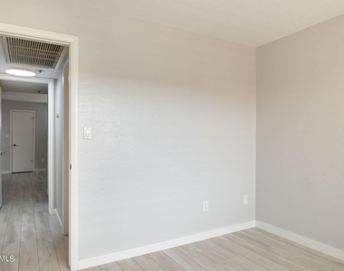 7494 E Earll Drive - Photo Thumbnail 20