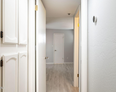 7494 E Earll Drive - Photo Thumbnail 16