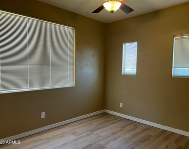 6734 W Blackstone Lane - Photo Thumbnail 31