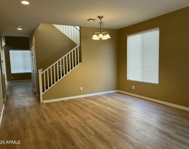 6734 W Blackstone Lane - Photo Thumbnail 5