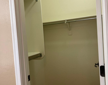 6734 W Blackstone Lane - Photo Thumbnail 30