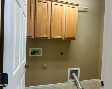 6734 W Blackstone Lane - Photo Thumbnail 14