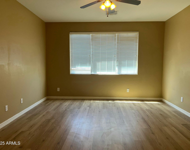 6734 W Blackstone Lane - Photo Thumbnail 17