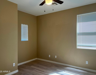 6734 W Blackstone Lane - Photo Thumbnail 28