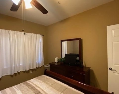 3830 E Lakewood Parkway E - Photo Thumbnail 9