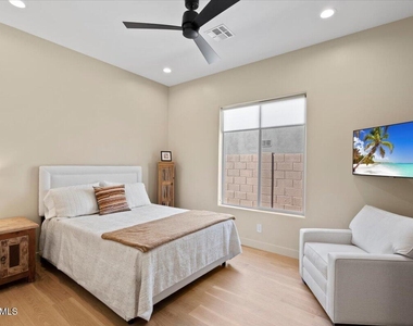 33667 N 78th Place - Photo Thumbnail 32