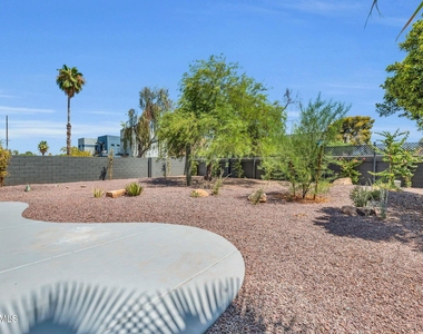 325 E Mitchell Drive - Photo Thumbnail 18