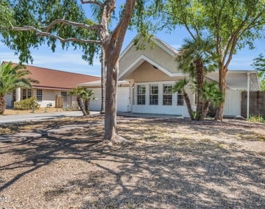 325 E Mitchell Drive - Photo Thumbnail 22