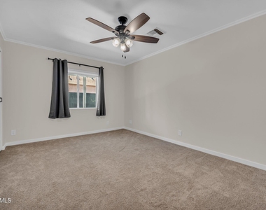 325 E Mitchell Drive - Photo Thumbnail 16