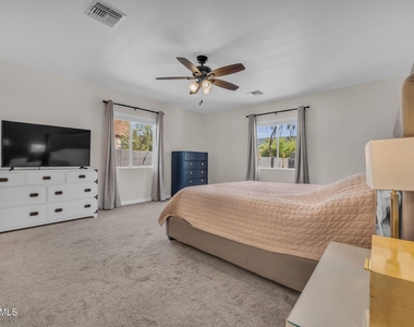 325 E Mitchell Drive - Photo Thumbnail 10