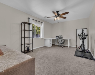 325 E Mitchell Drive - Photo Thumbnail 15