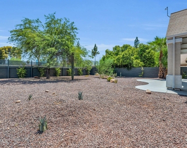 325 E Mitchell Drive - Photo Thumbnail 20