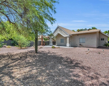 325 E Mitchell Drive - Photo Thumbnail 19