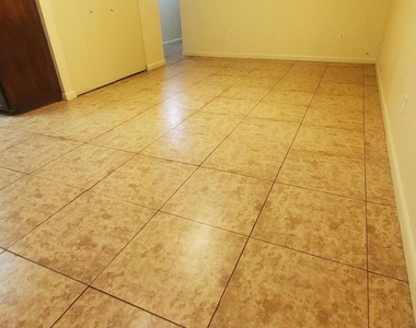 4776 W Via Cynthia - Photo Thumbnail 23