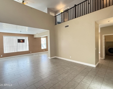 6425 W Desert Hollow Drive - Photo Thumbnail 2