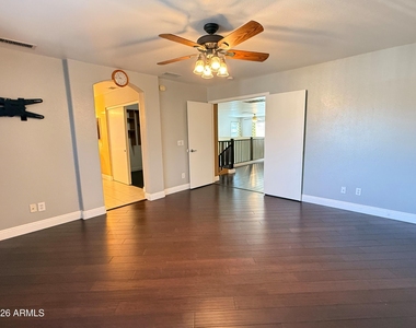 6425 W Desert Hollow Drive - Photo Thumbnail 15