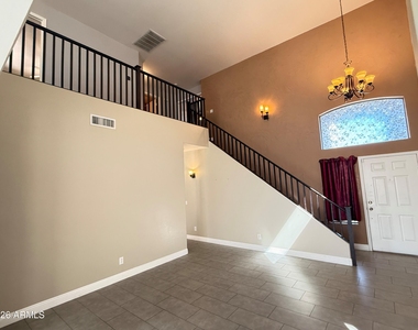 6425 W Desert Hollow Drive - Photo Thumbnail 5