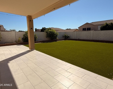 6425 W Desert Hollow Drive - Photo Thumbnail 27