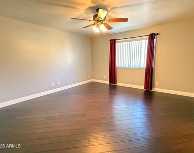 6425 W Desert Hollow Drive - Photo Thumbnail 13