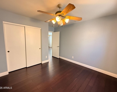 6425 W Desert Hollow Drive - Photo Thumbnail 23
