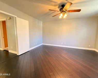 6425 W Desert Hollow Drive - Photo Thumbnail 20