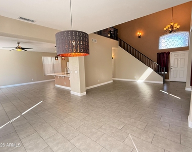 6425 W Desert Hollow Drive - Photo Thumbnail 4