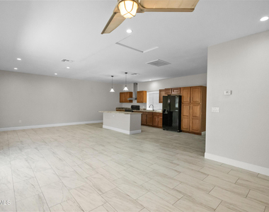 7631 N 59th Lane - Photo Thumbnail 4