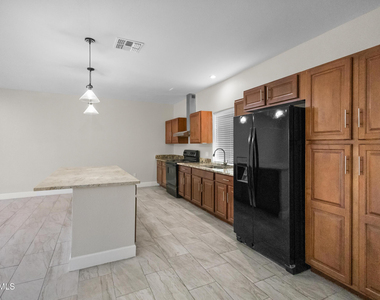 7631 N 59th Lane - Photo Thumbnail 5